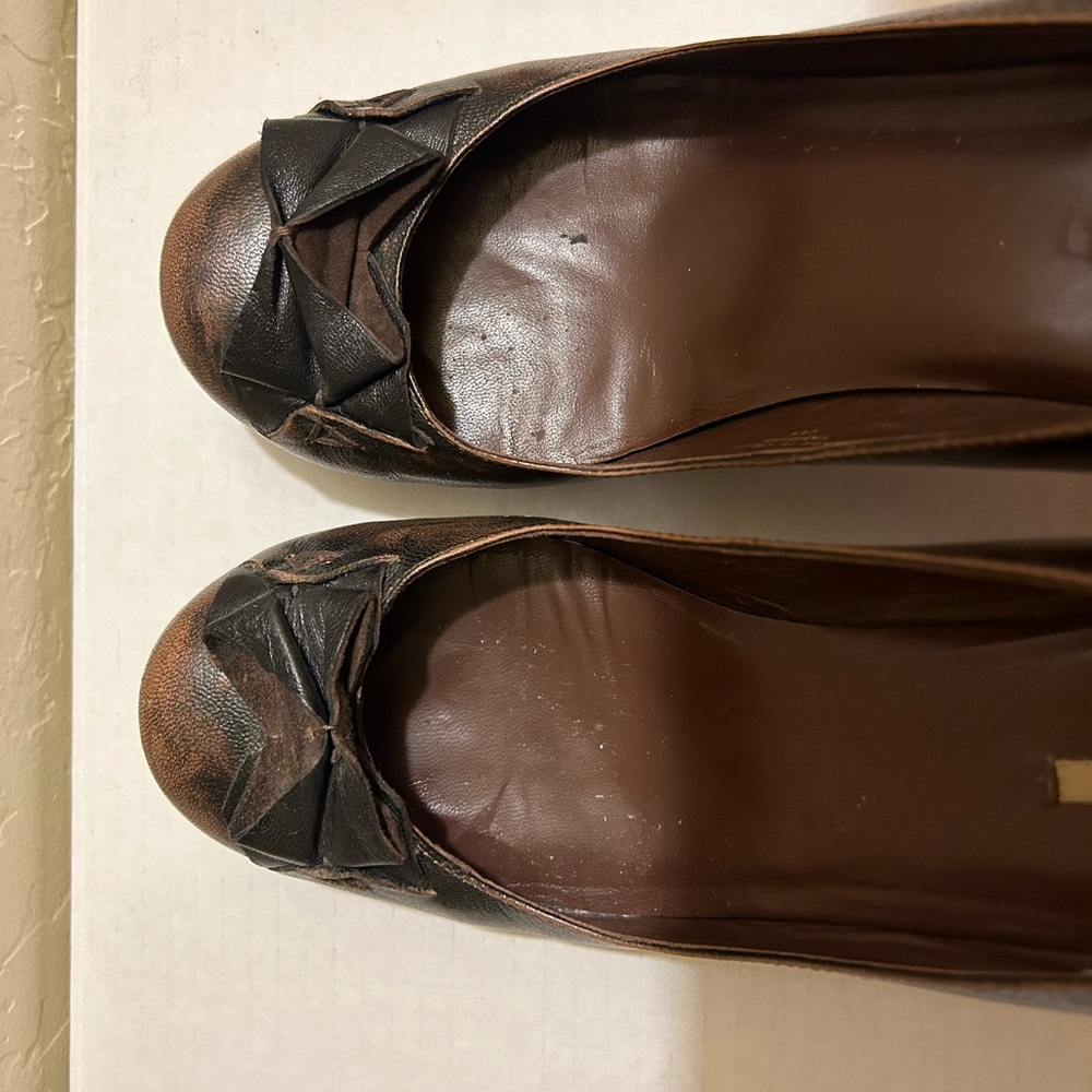 Max Studio Brown Leather Heels with Cute Bow Accent